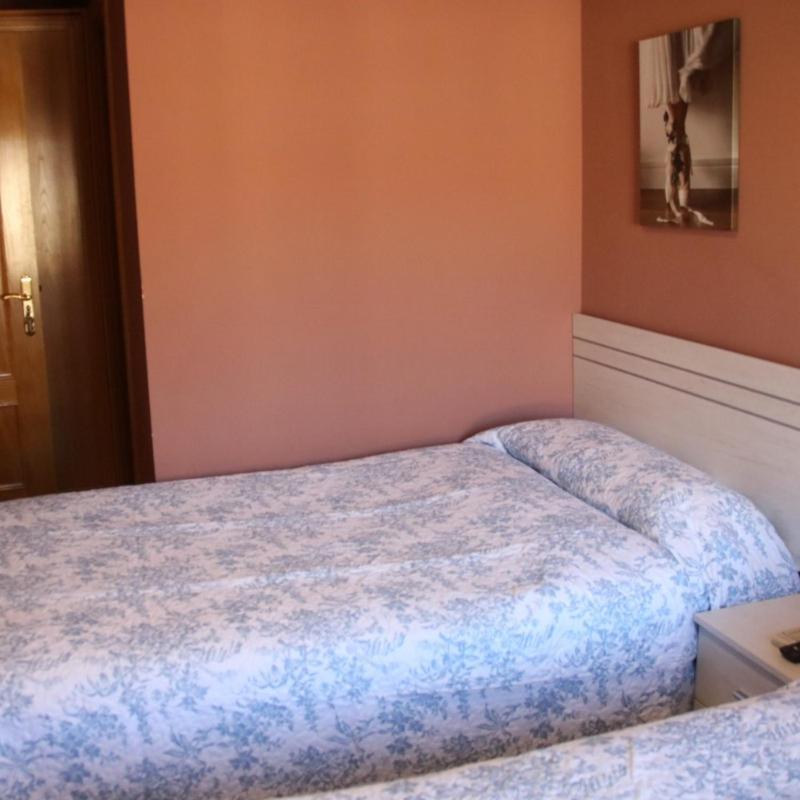 Hostal Burgales Milagro Ngoại thất bức ảnh