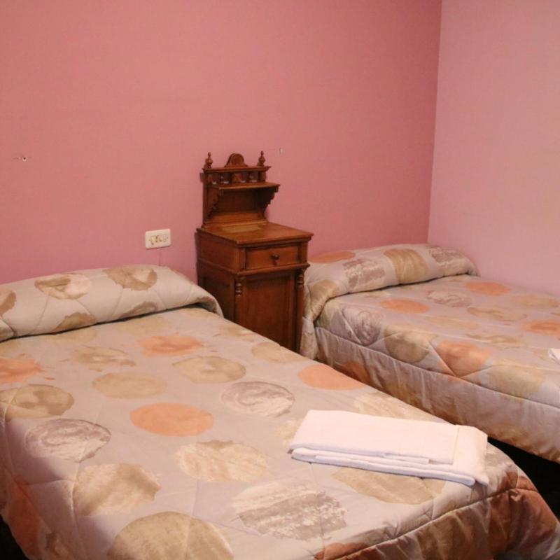 Hostal Burgales Milagro Ngoại thất bức ảnh