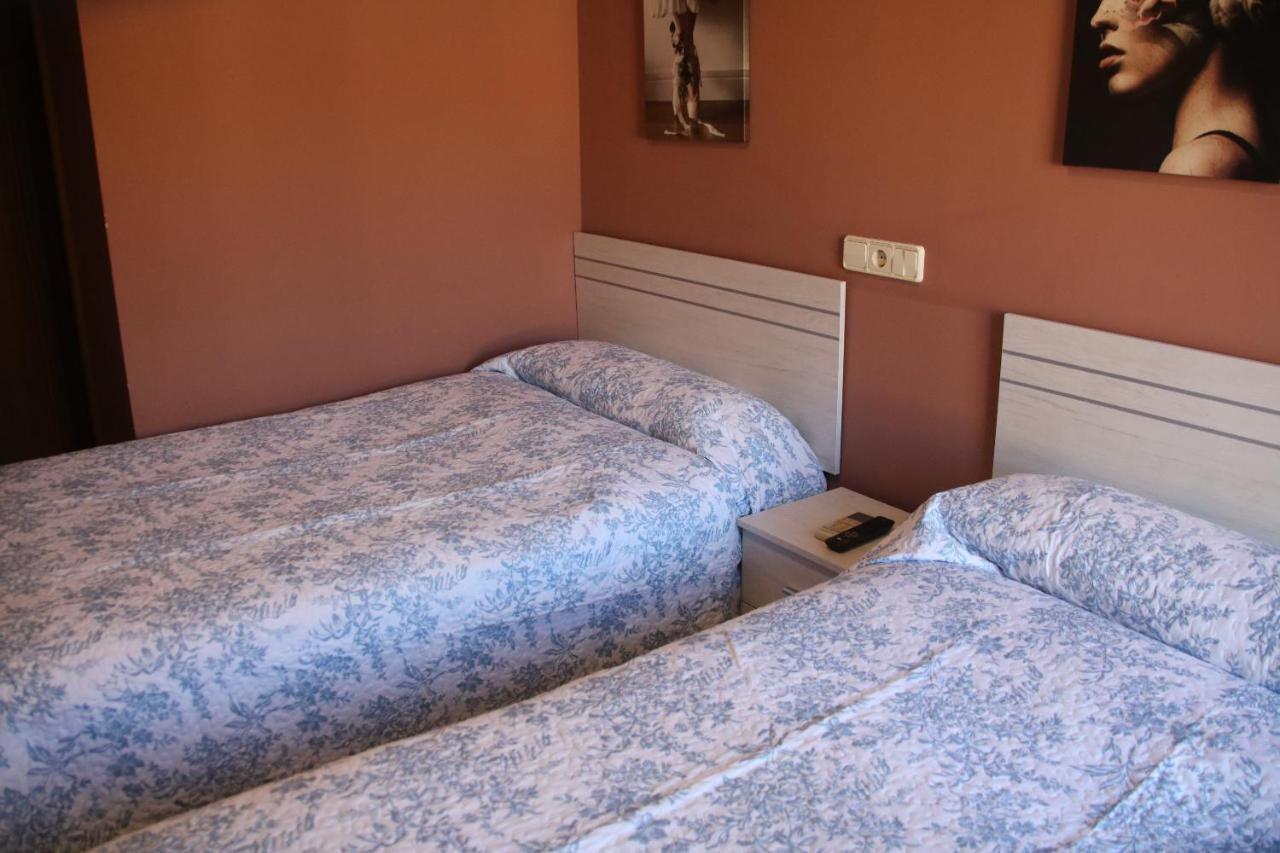 Hostal Burgales Milagro Ngoại thất bức ảnh