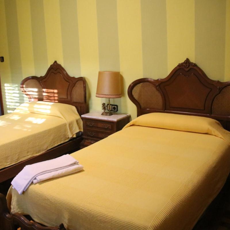 Hostal Burgales Milagro Ngoại thất bức ảnh
